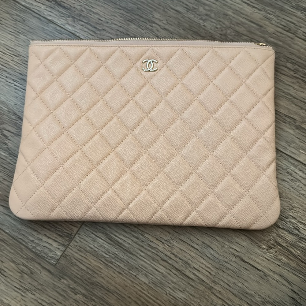 Authentic CHANEL Quilted Clutch - Picture 4 of 14